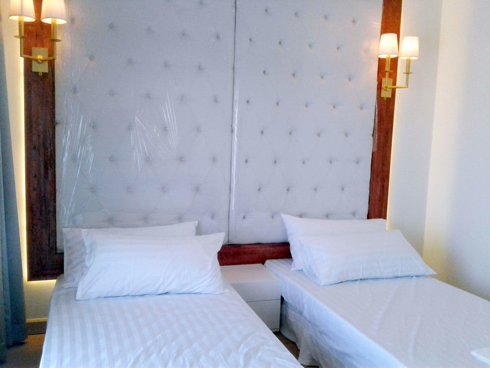 Icheck Inn Trams Square Chiang Mai Bagian luar foto