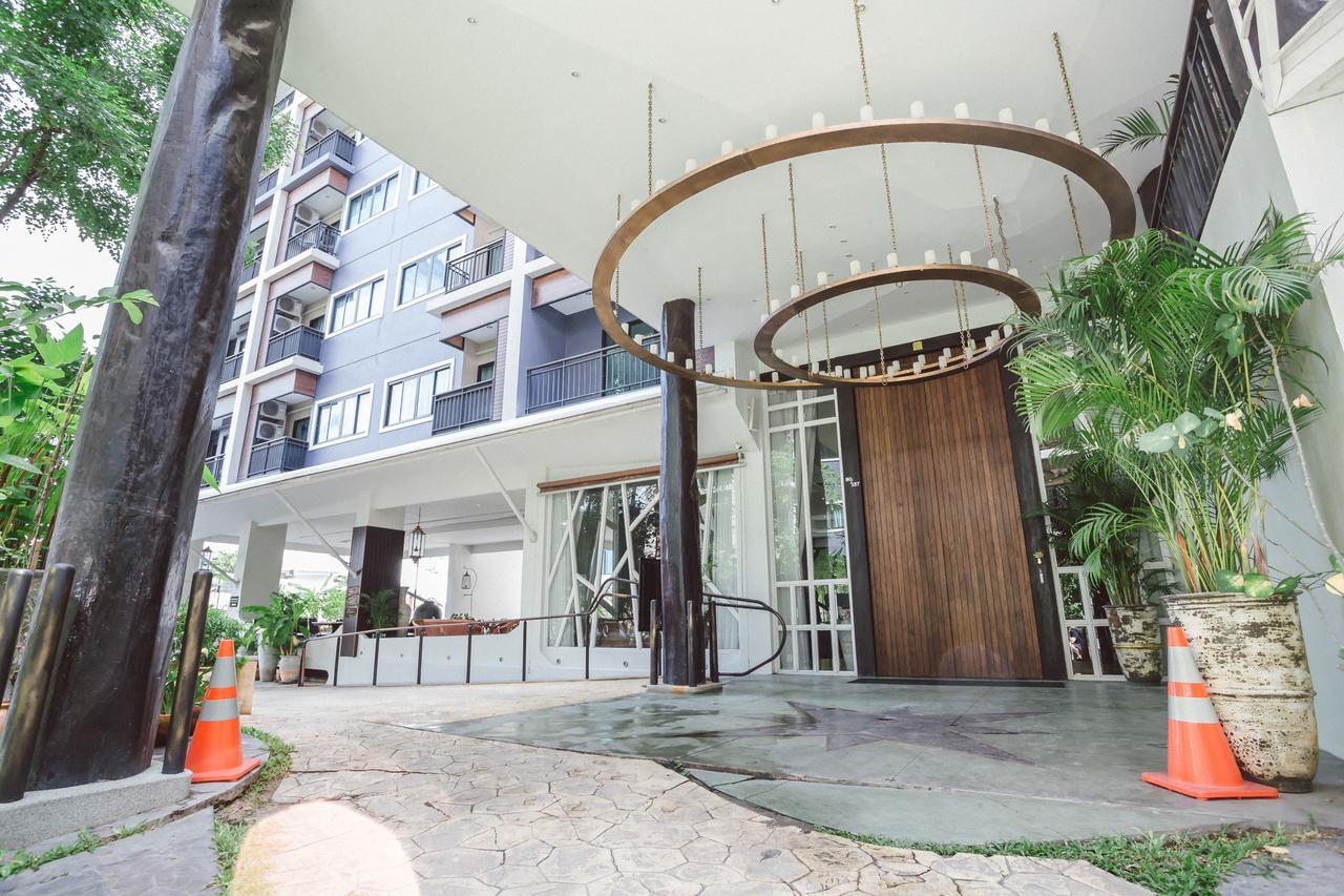 Icheck Inn Trams Square Chiang Mai Bagian luar foto