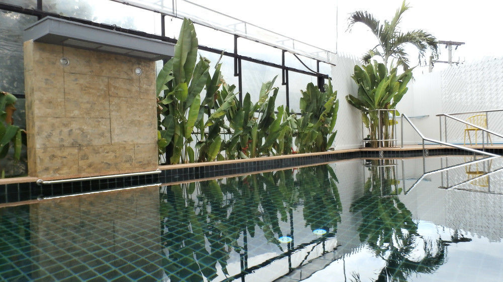 Icheck Inn Trams Square Chiang Mai Bagian luar foto