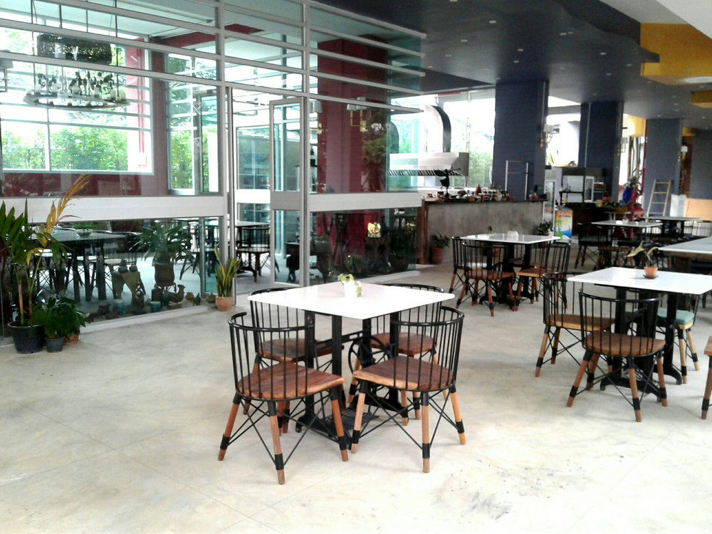 Icheck Inn Trams Square Chiang Mai Bagian luar foto