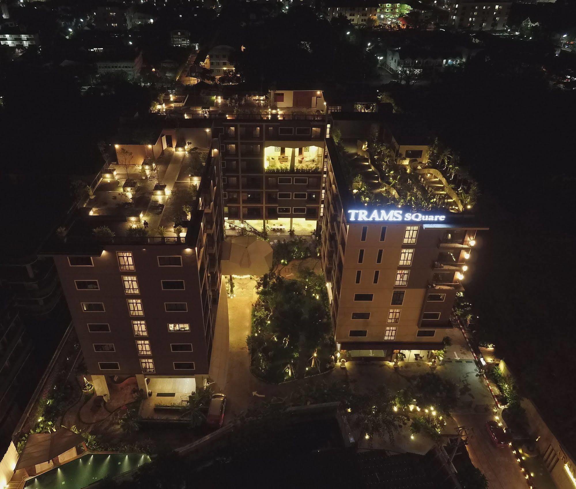 Icheck Inn Trams Square Chiang Mai Bagian luar foto