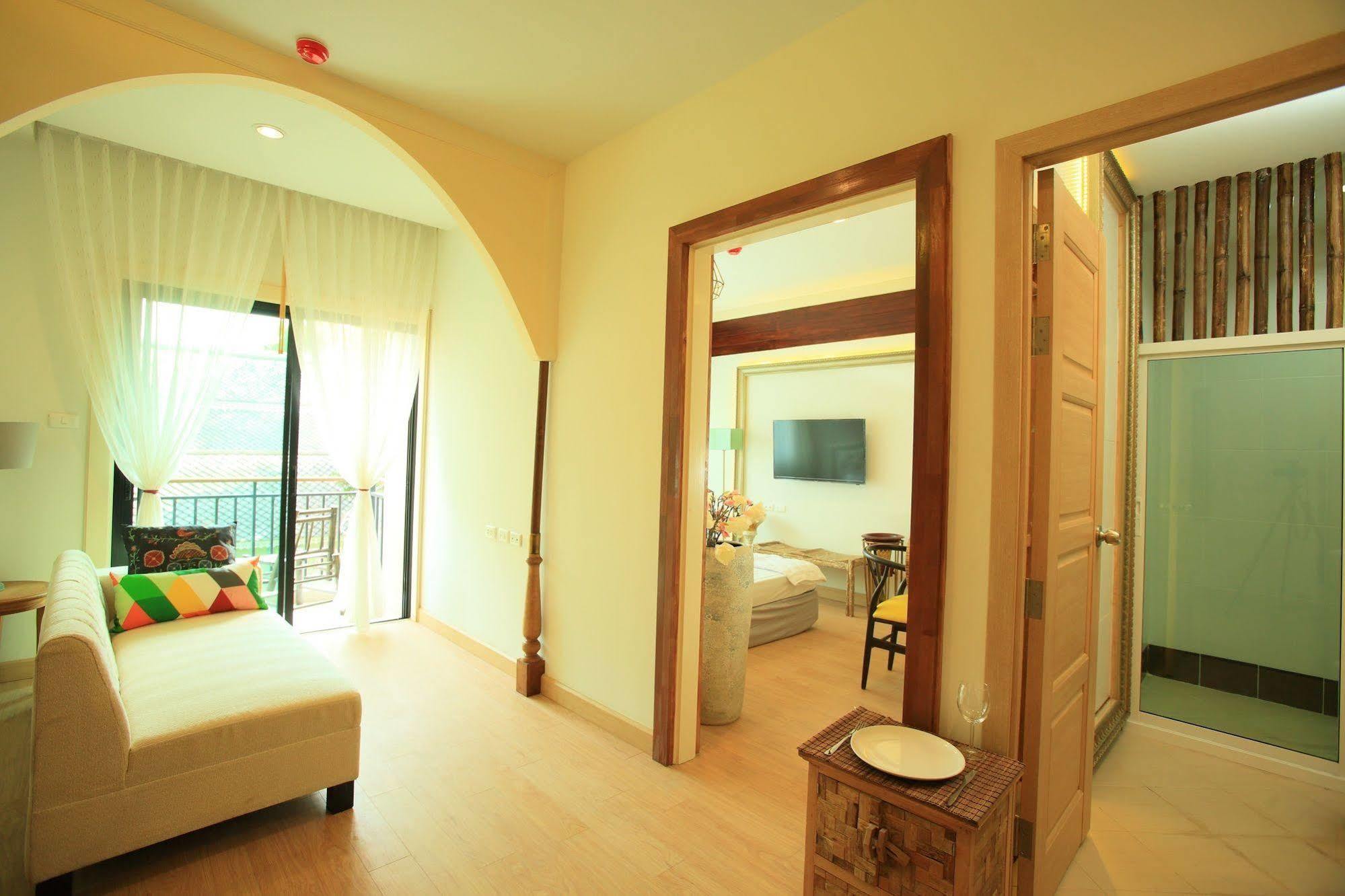 Icheck Inn Trams Square Chiang Mai Bagian luar foto