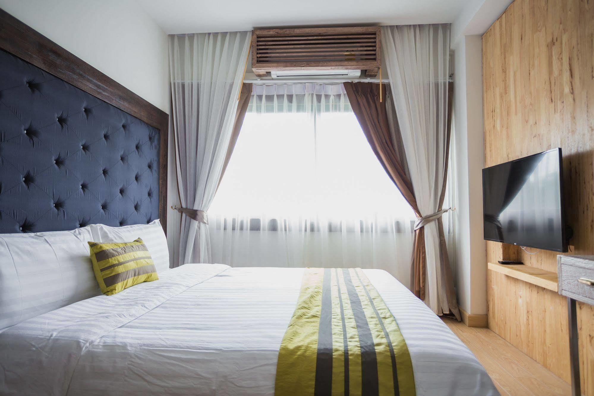 Icheck Inn Trams Square Chiang Mai Bagian luar foto