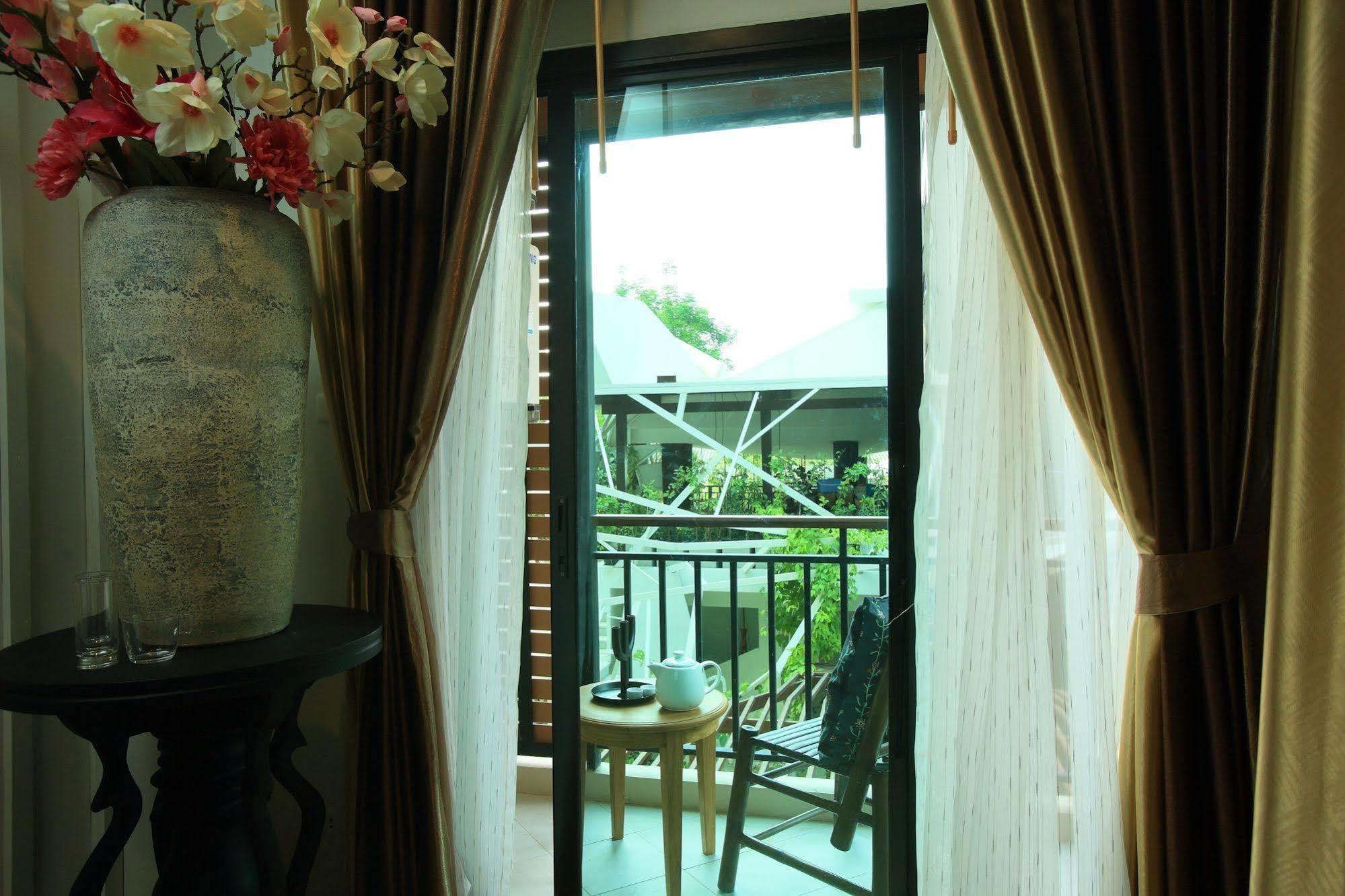 Icheck Inn Trams Square Chiang Mai Bagian luar foto